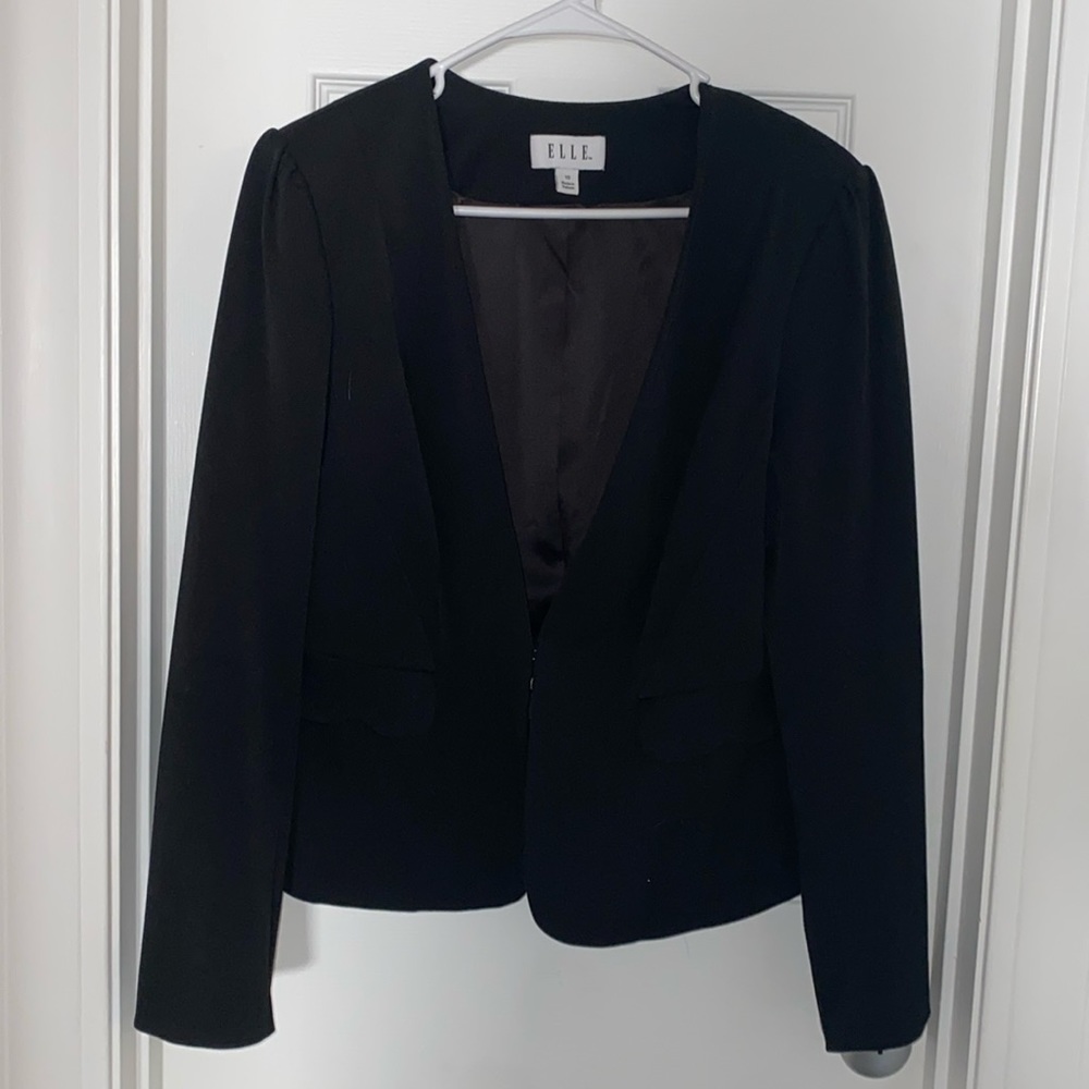 Like New ELLE Black Blazer Size 10. Scallop details, double hook closure.